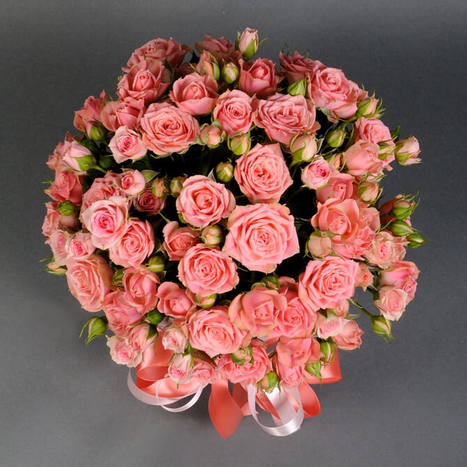 aranjament floral cu trandafiri mii roz