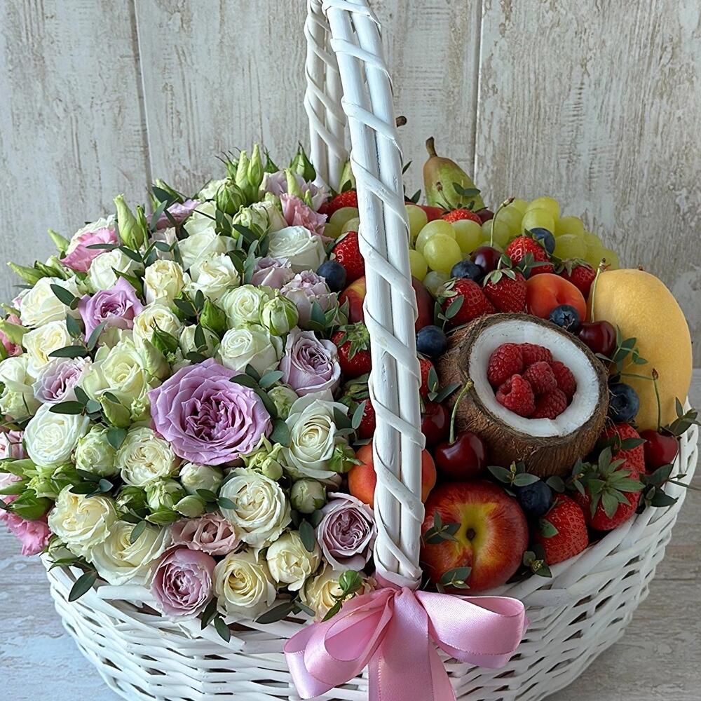 aranjament flori si fructe