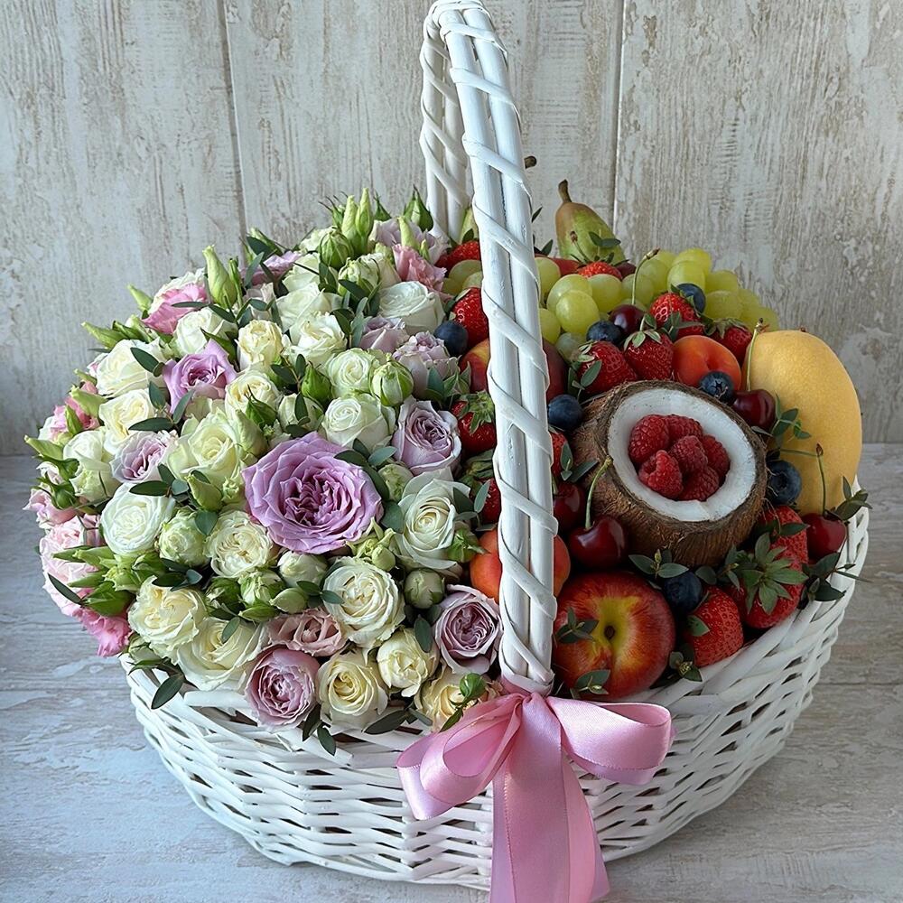 aranjament flori si fructe