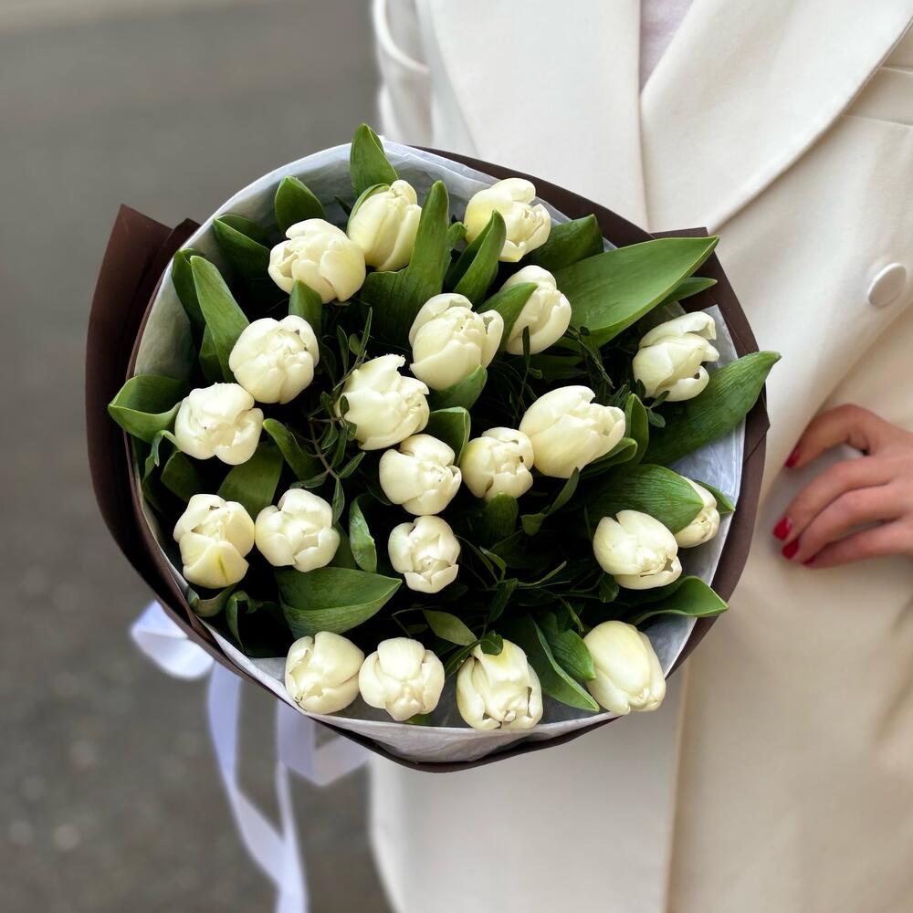 buchet de flori din lalele albe