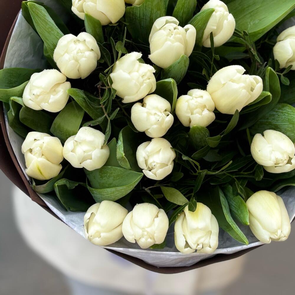 buchet de flori din lalele albe