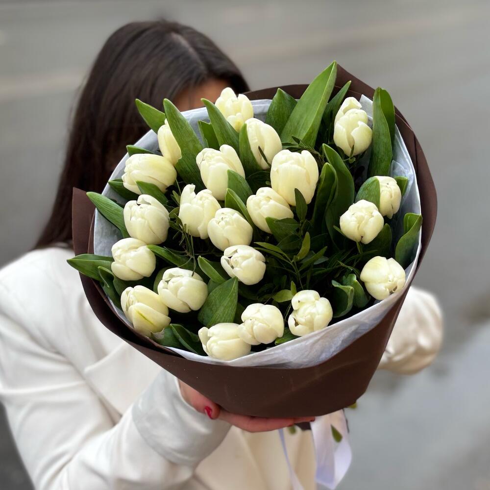 buchet de flori din lalele albe