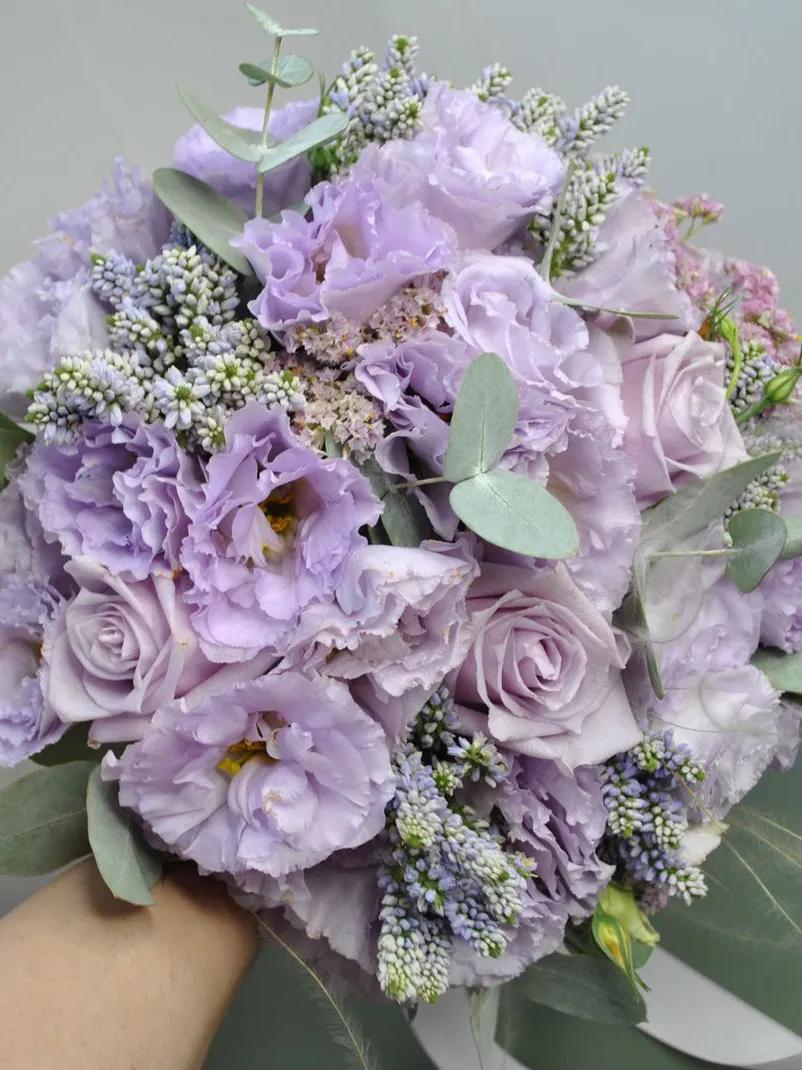 buchet de mireasa in nuanta de lila
