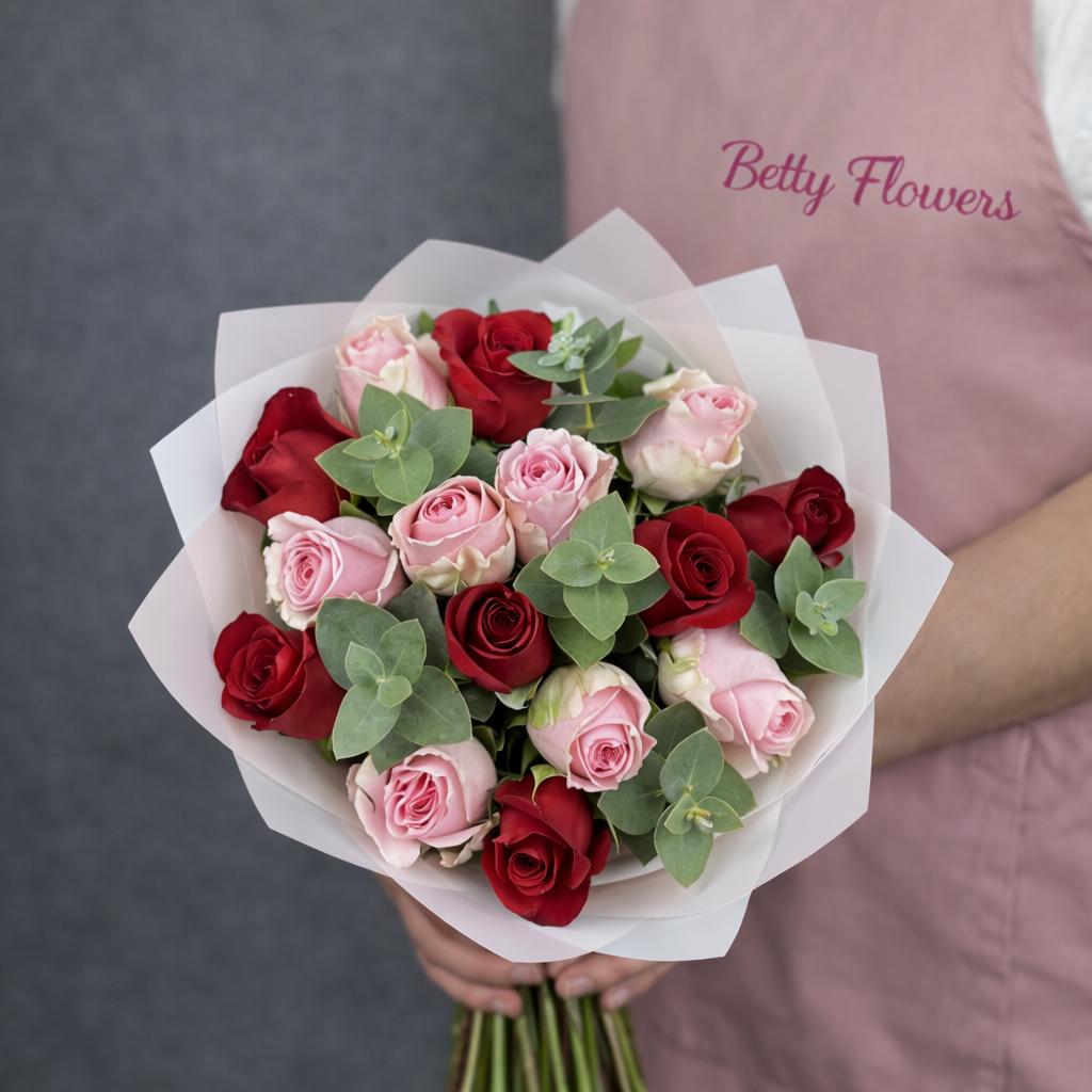 Buchet Cu Flori Naturale 15 Trandafiri Rosii Si Roz