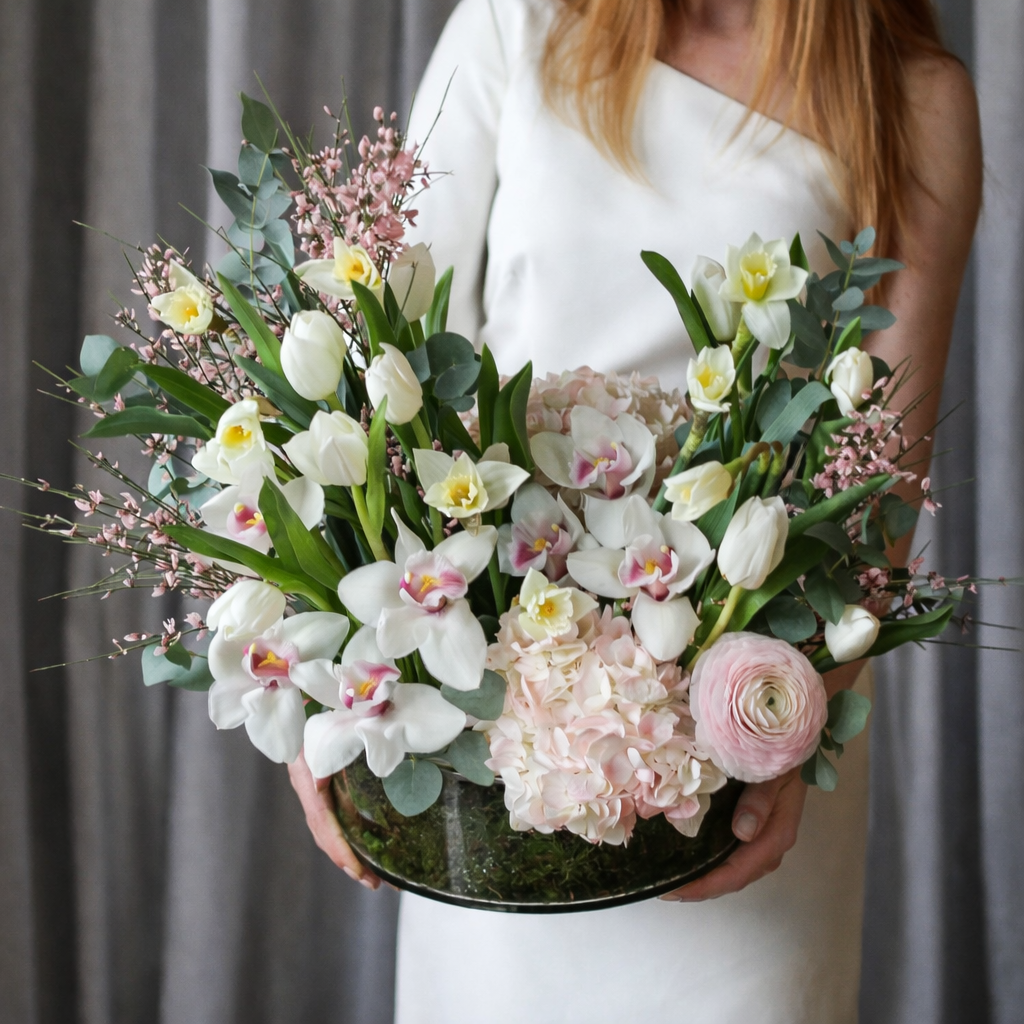 Cadou Floral de Lux cu Orhidee și Ranunculus