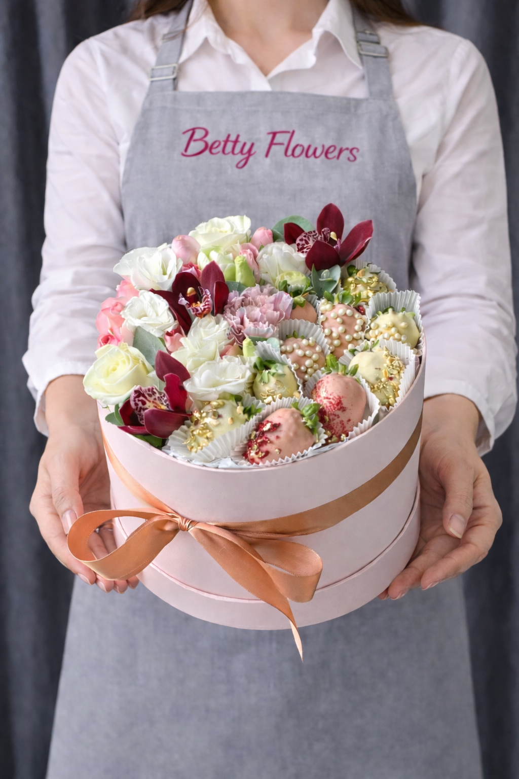 Premium Rose & Strawberry Arrangement în Cutie Rotundă