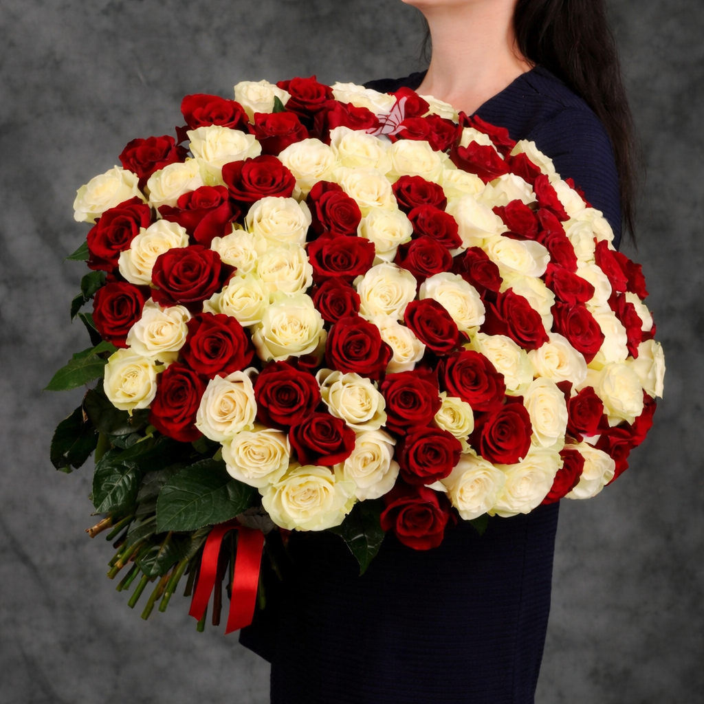 Simfonia Alb-Roșu Buchet 101 Trandafiri Exclusivist