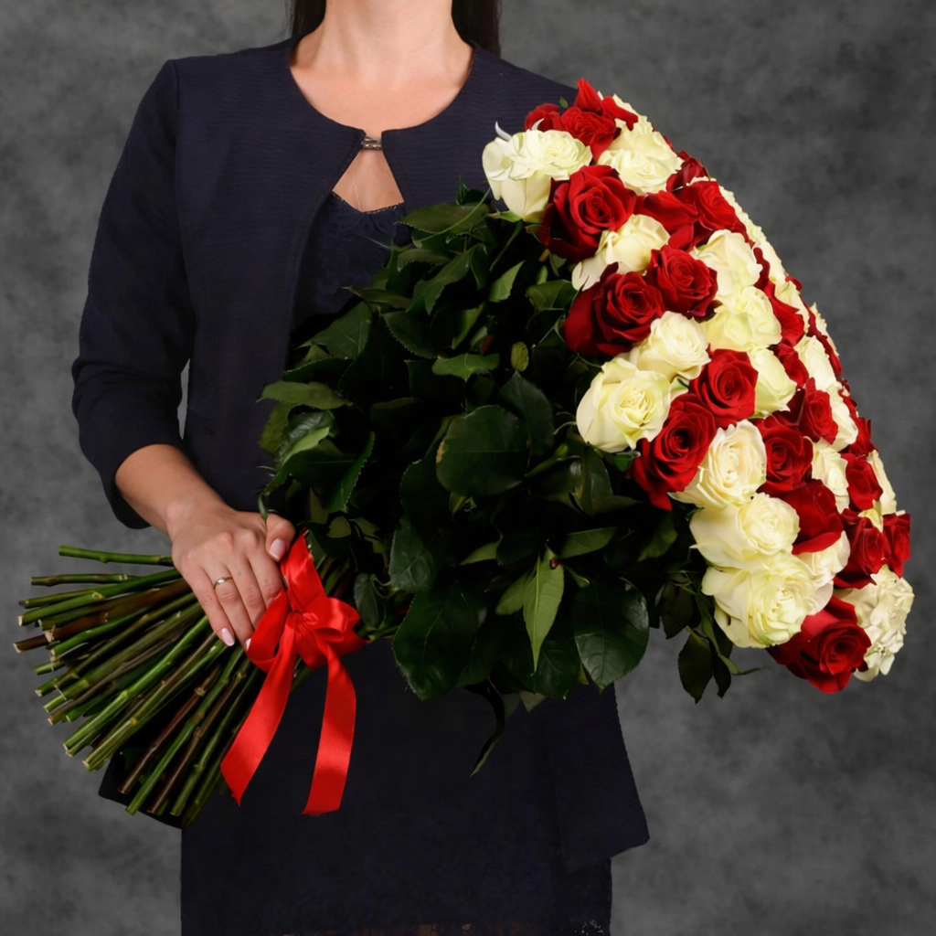 Simfonia Alb-Roșu Buchet 101 Trandafiri Exclusivist