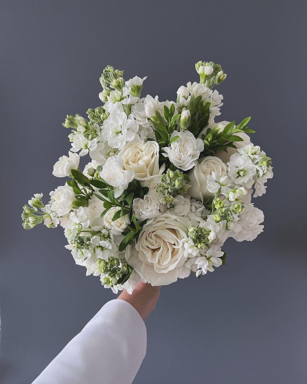 Buchet pentru Cununie Civilă Alb Elegant cu Trandafiri și Matthiola