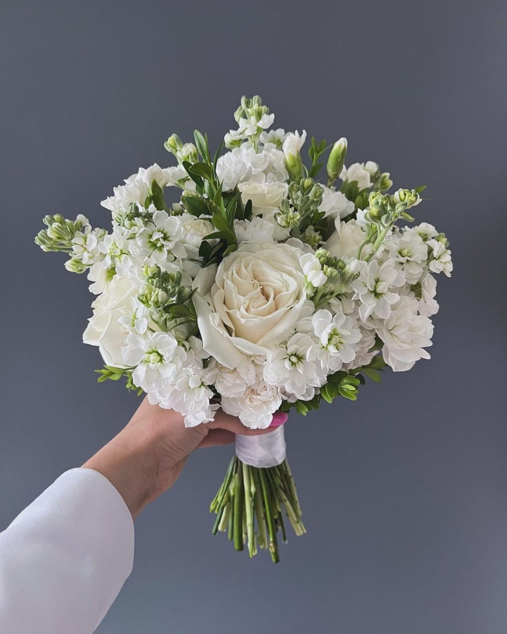 Buchet pentru Cununie Civilă Alb Elegant cu Trandafiri și Matthiola